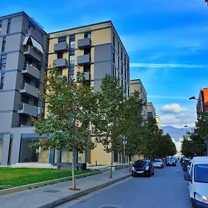 Spacious 2-bedroom Near Center Appartamento